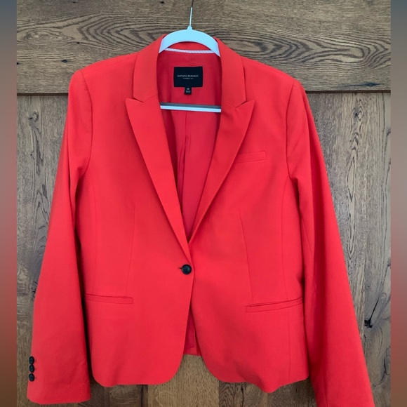 Banana Republic Jackets & Blazers - Banana Republic classic fit blazer!